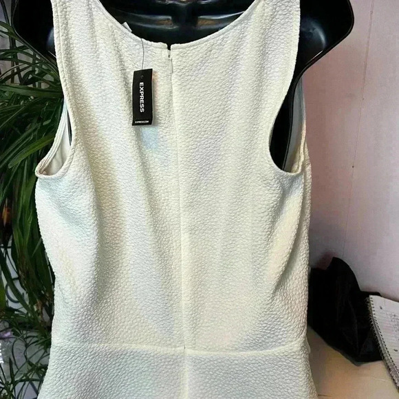 Express Women's Sz XL Zip Back Peplum Tank White NWT - Picture 2 of 5